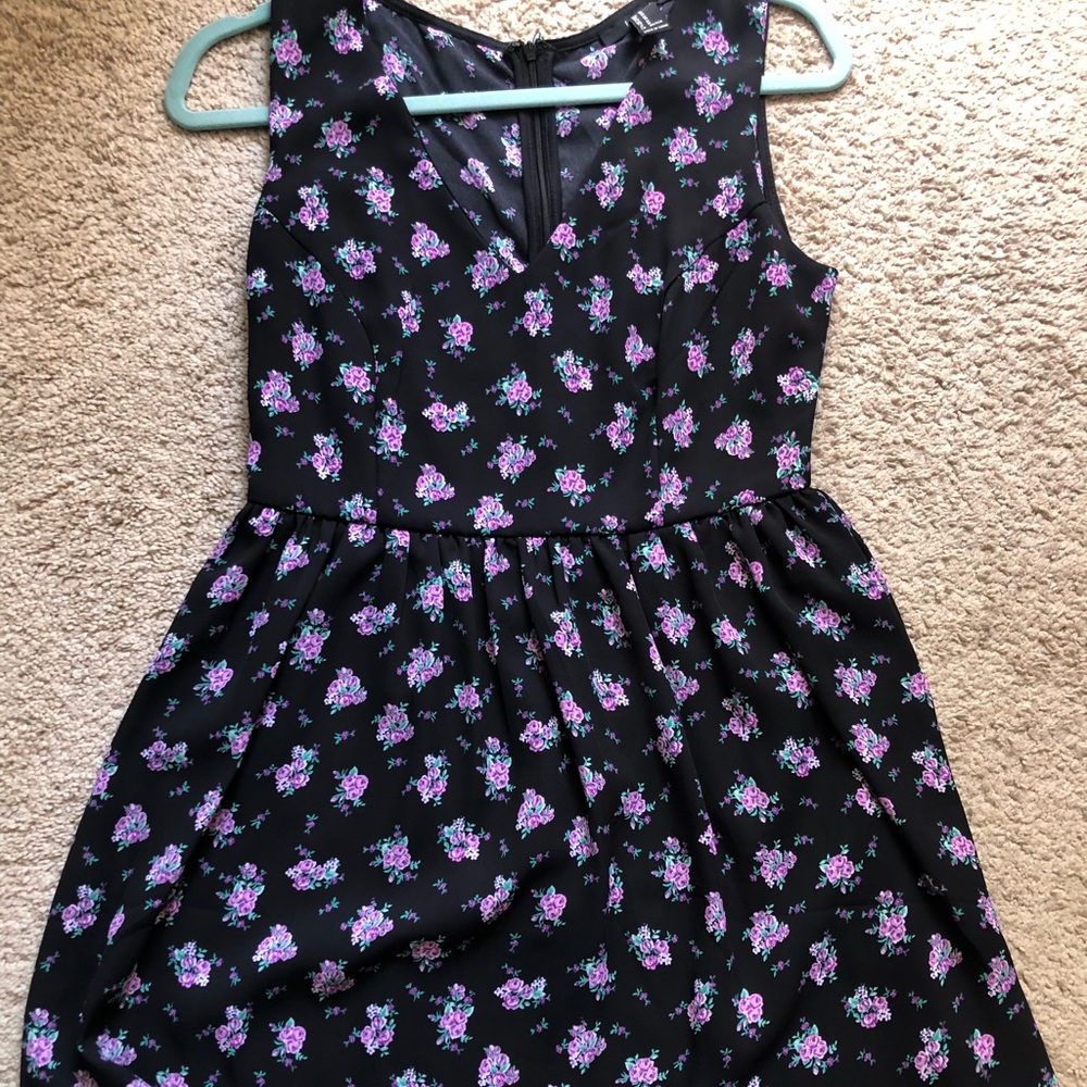 Sleeveless, Vneck floral dress